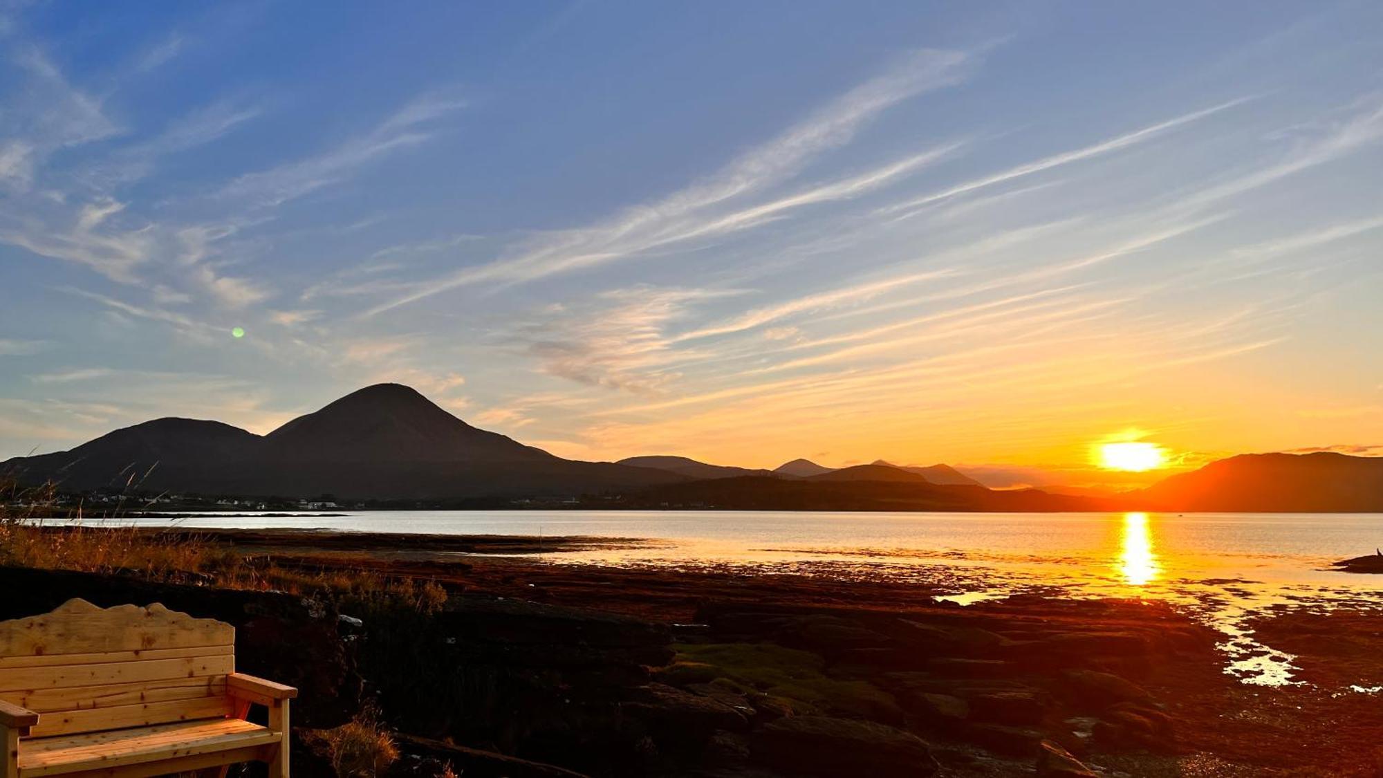 Carnmhor, Isle Of Skye - Stunning 242 Year Old Cottage On Its Own Sea Shore! Breakish 외부 사진