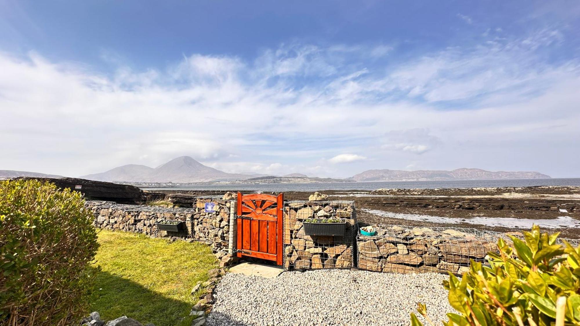 Carnmhor, Isle Of Skye - Stunning 242 Year Old Cottage On Its Own Sea Shore! Breakish 외부 사진