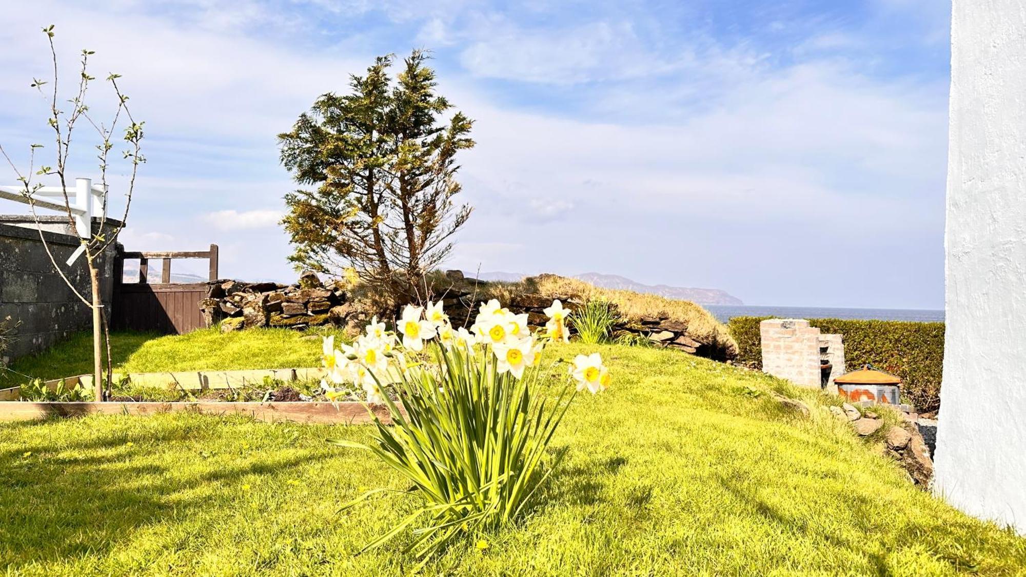 Carnmhor, Isle Of Skye - Stunning 242 Year Old Cottage On Its Own Sea Shore! Breakish 외부 사진