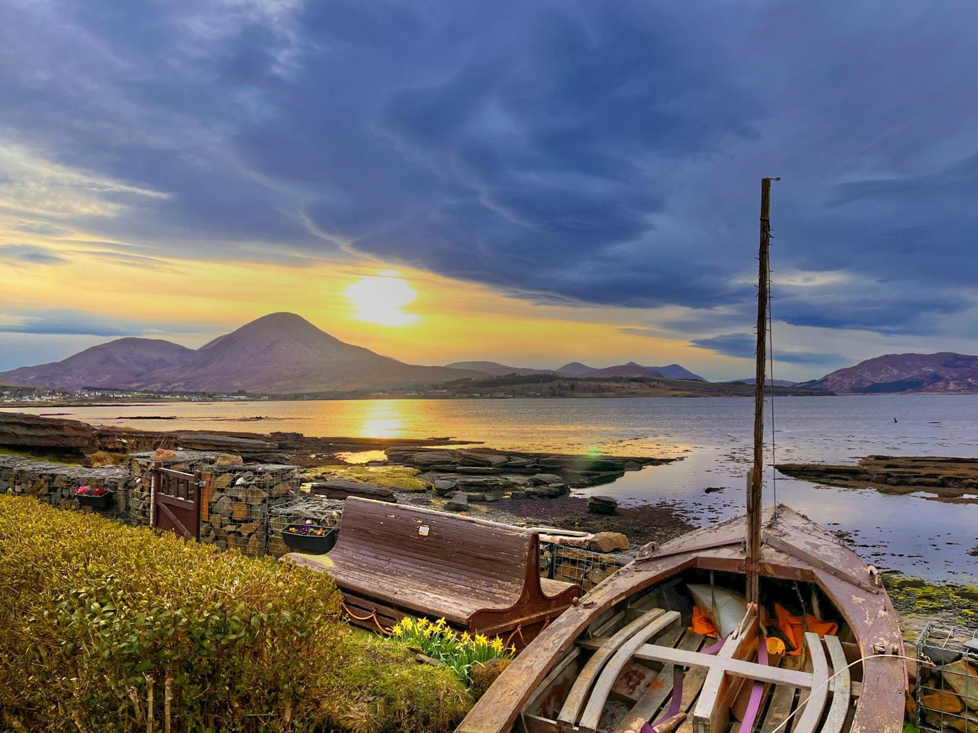 Carnmhor, Isle Of Skye - Stunning 242 Year Old Cottage On Its Own Sea Shore! Breakish 외부 사진