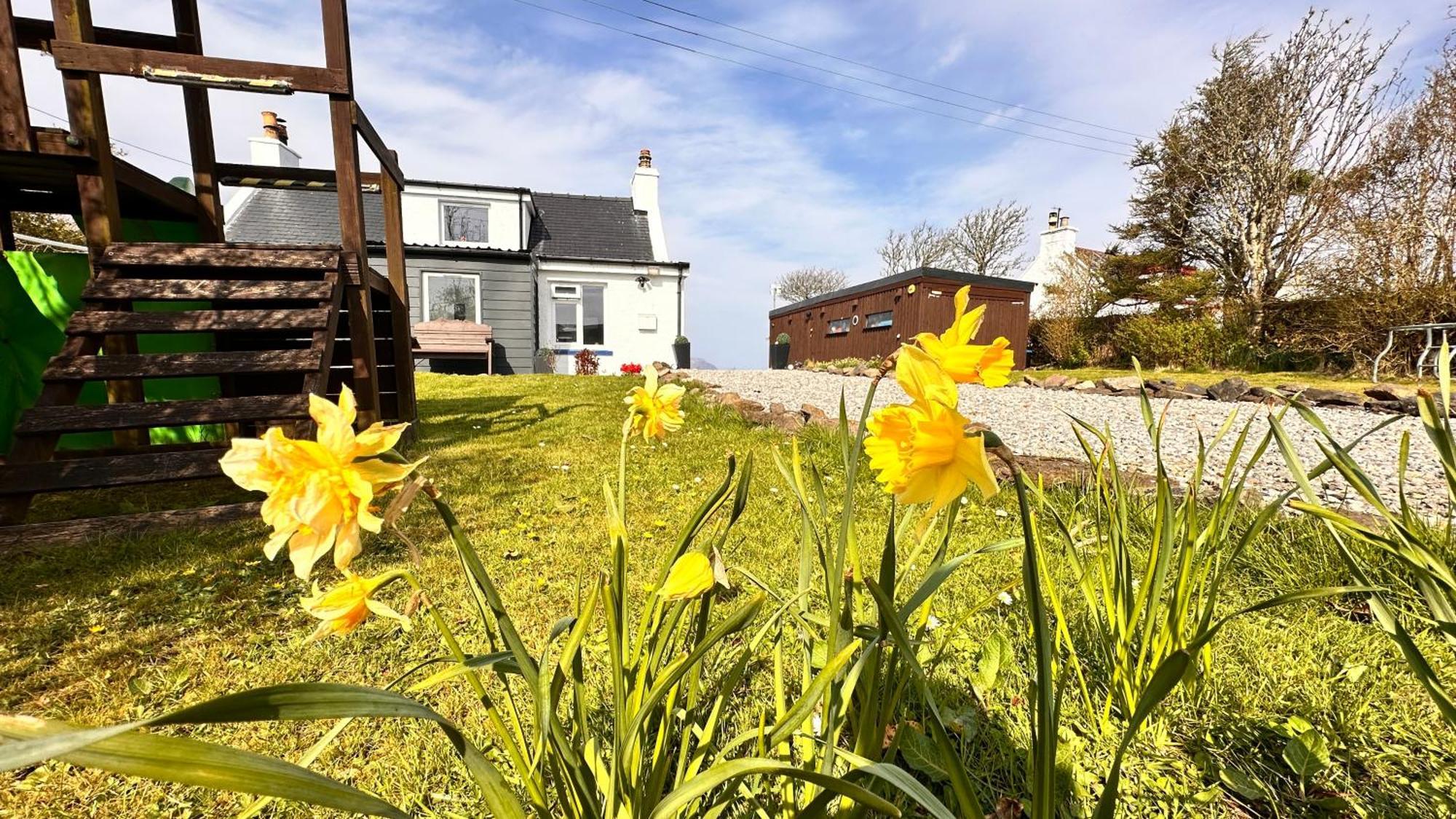 Carnmhor, Isle Of Skye - Stunning 242 Year Old Cottage On Its Own Sea Shore! Breakish 외부 사진